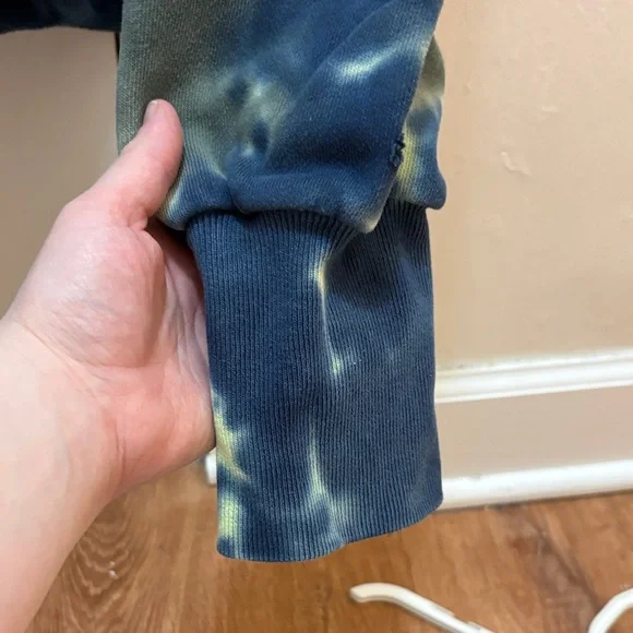 Something Navy Discontinued Blue and Green Tie-Dye Sweatshirt Size Medium - Picture 6 of 7